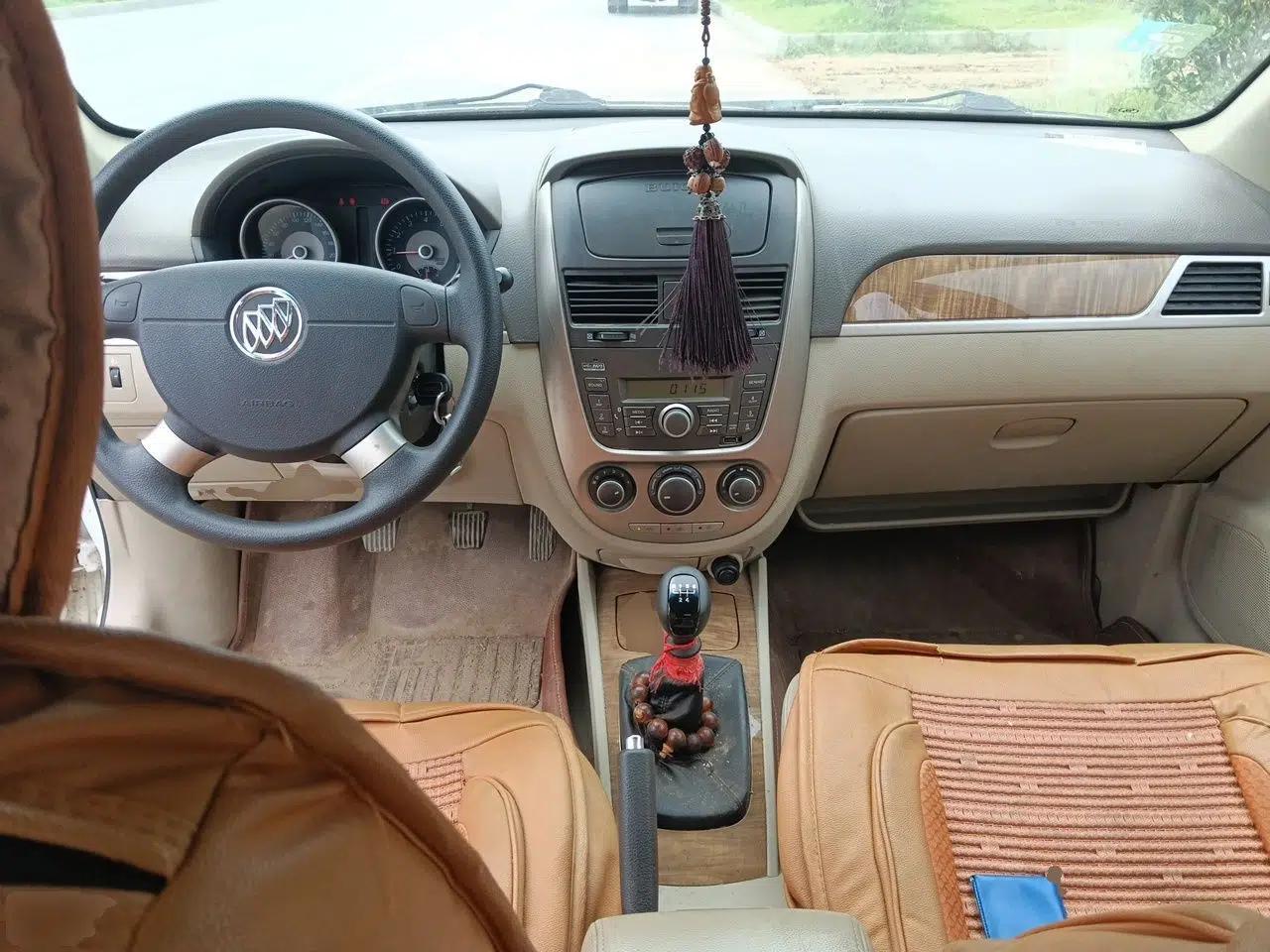 Buick Excelle 2015 1.5L Manual Classic Trim — миниатюра 9