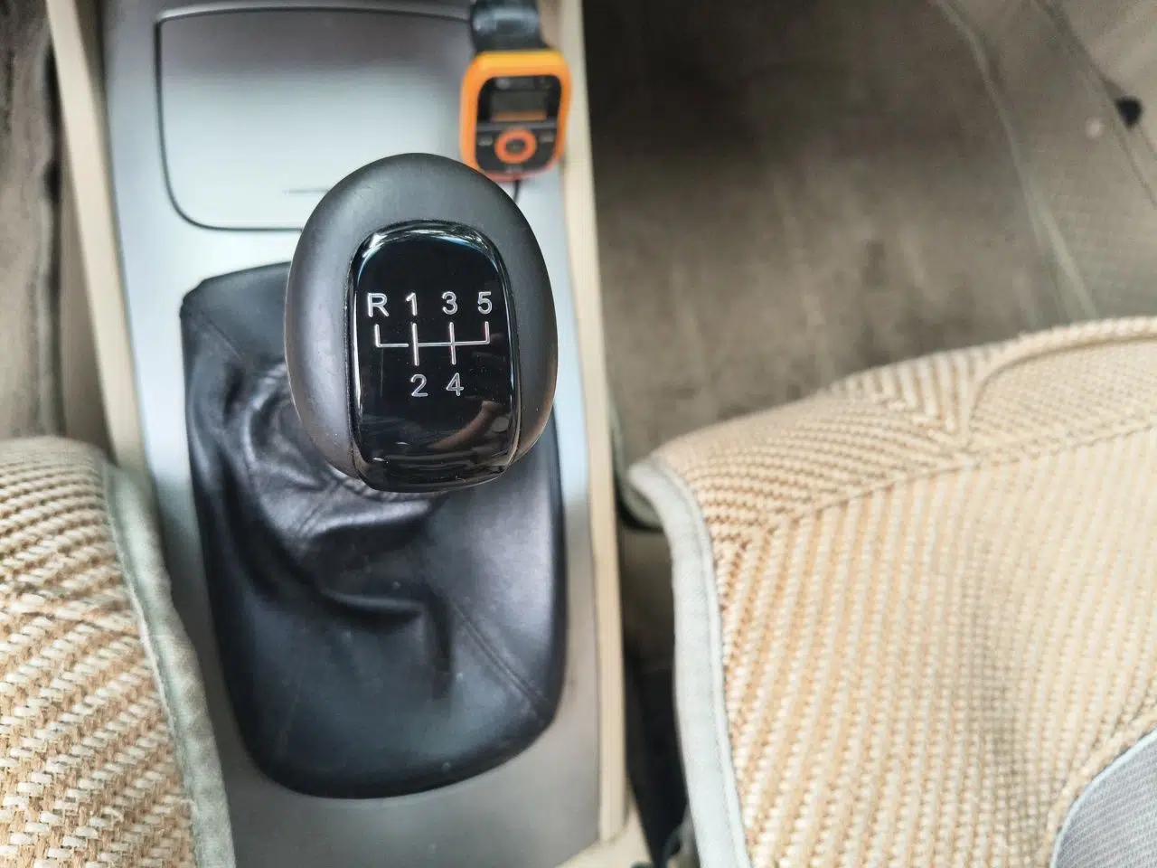 Buick Excelle 2013 1.5L Manual Classic Model — миниатюра 14