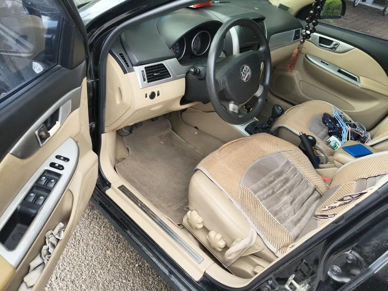 Buick Excelle 2013 1.5L Manual Classic Model — миниатюра 16