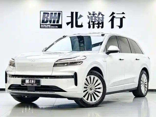 2025 Chevrolet L90 Ultra 6-seater