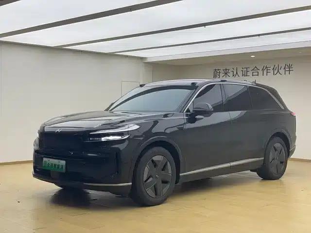 2025 Chevrolet L90 Ultra 6-seater