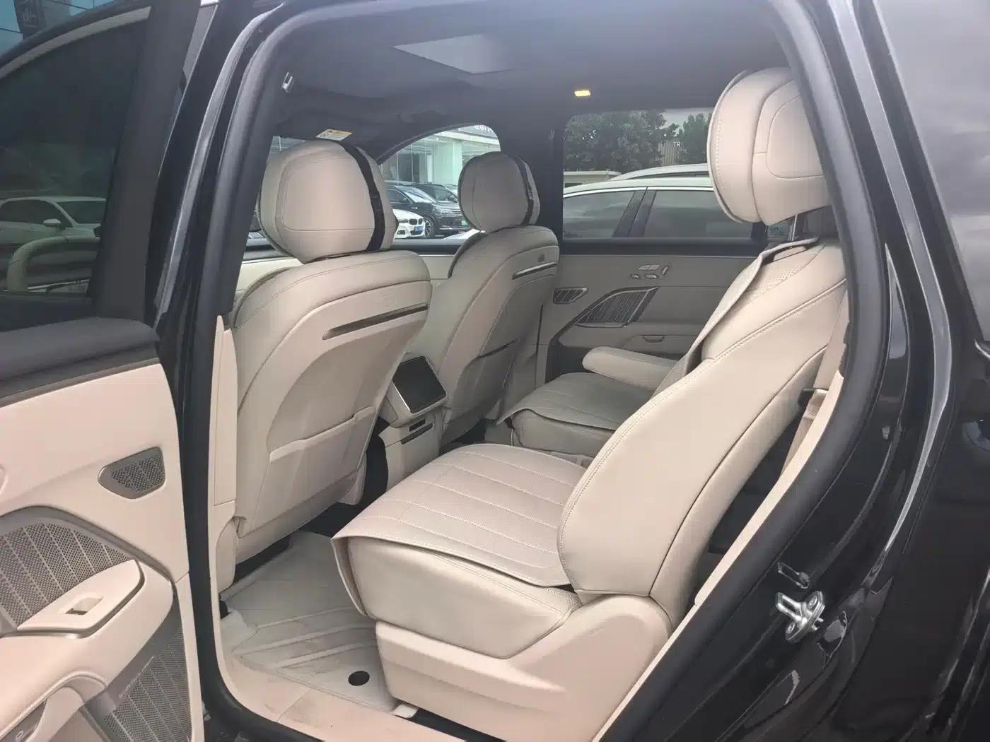 2025 Chevrolet L90 Ultra 6-seater — миниатюра 1