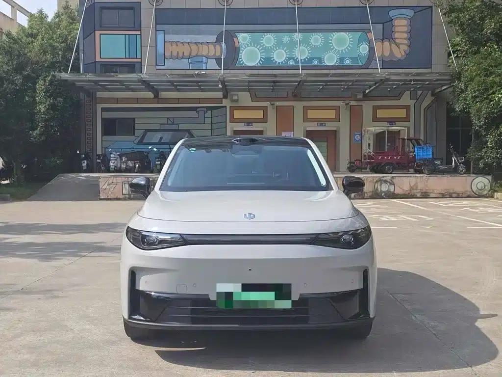 Leapmotor C10 2026 Model 605 LiDAR Edition — миниатюра 2