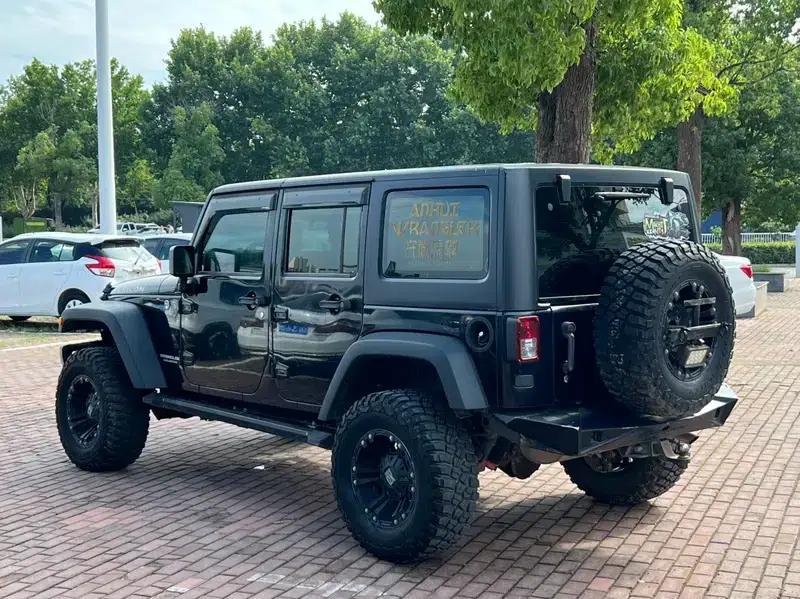 2017 Jeep Wrangler 3.6L Rubicon Four-Door Comfort Edition — миниатюра 4