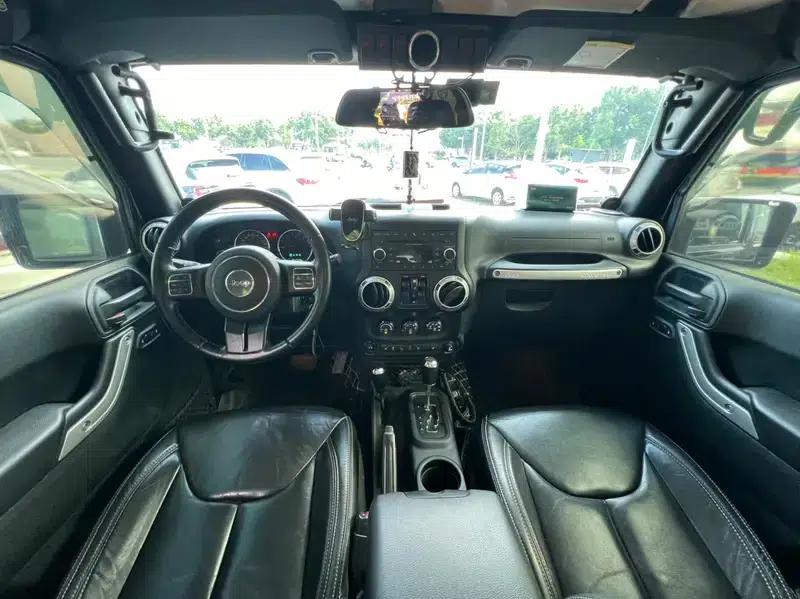 2017 Jeep Wrangler 3.6L Rubicon Four-Door Comfort Edition — миниатюра 7