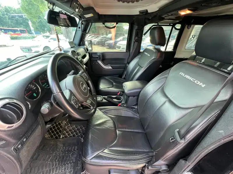 2017 Jeep Wrangler 3.6L Rubicon Four-Door Comfort Edition — миниатюра 8
