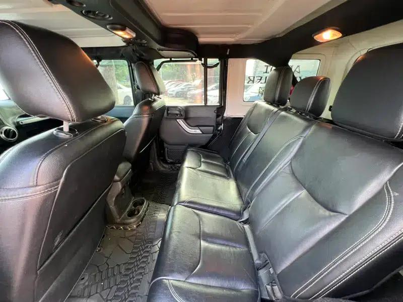 2017 Jeep Wrangler 3.6L Rubicon Four-Door Comfort Edition — миниатюра 9