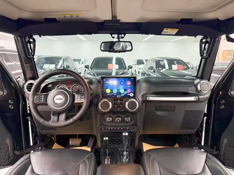 2017 Jeep Wrangler 3.0L Sahara Four-Door Comfort Edition — миниатюра 16