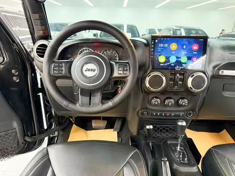 2017 Jeep Wrangler 3.0L Sahara Four-Door Comfort Edition — миниатюра 18