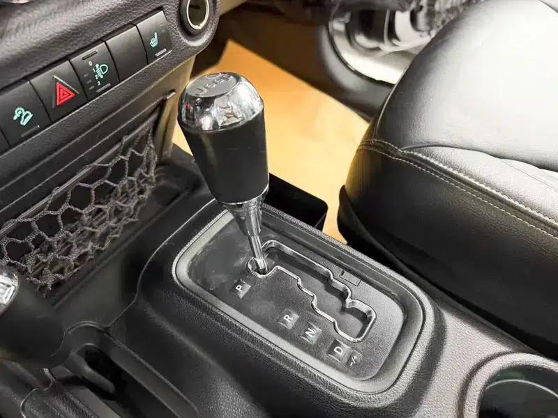 2017 Jeep Wrangler 3.0L Sahara Four-Door Comfort Edition — миниатюра 19