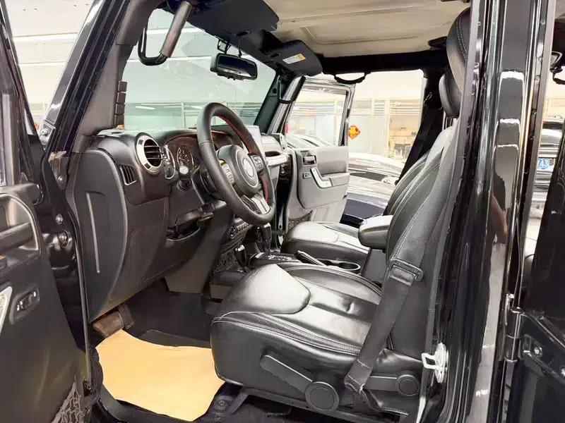 2017 Jeep Wrangler 3.0L Sahara Four-Door Comfort Edition — миниатюра 21