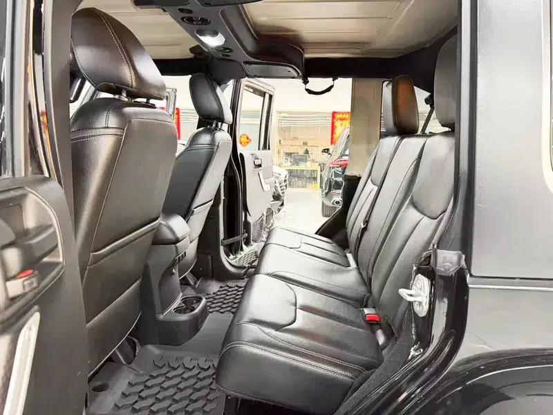 2017 Jeep Wrangler 3.0L Sahara Four-Door Comfort Edition — миниатюра 23