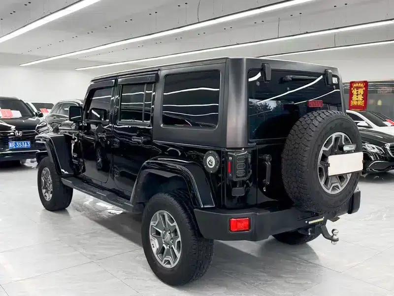 2017 Jeep Wrangler 3.0L Sahara Four-Door Comfort Edition — миниатюра 4