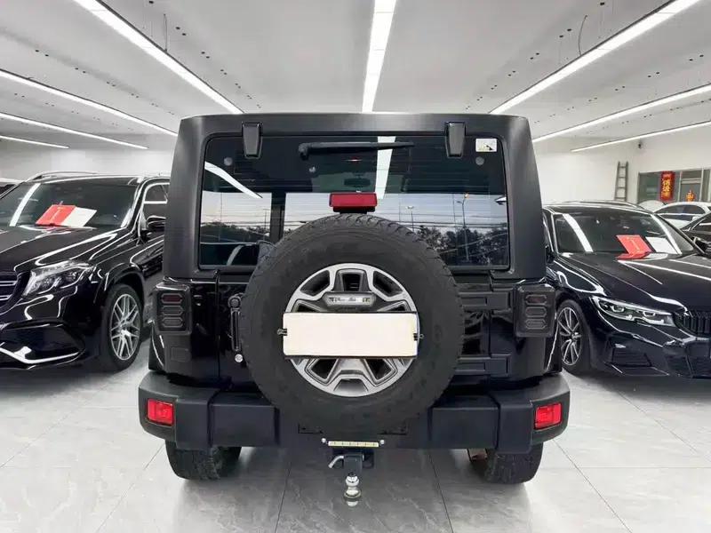 2017 Jeep Wrangler 3.0L Sahara Four-Door Comfort Edition — миниатюра 5