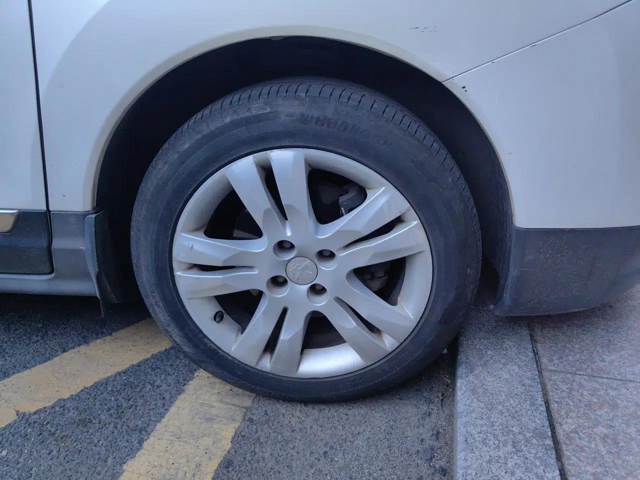 Peugeot 3008 2015 2.0L Automatic Trend Edition — миниатюра 8