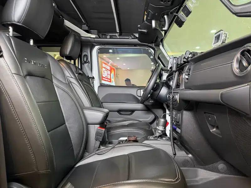 Gladiator 2022 3.6L First Edition — миниатюра 16
