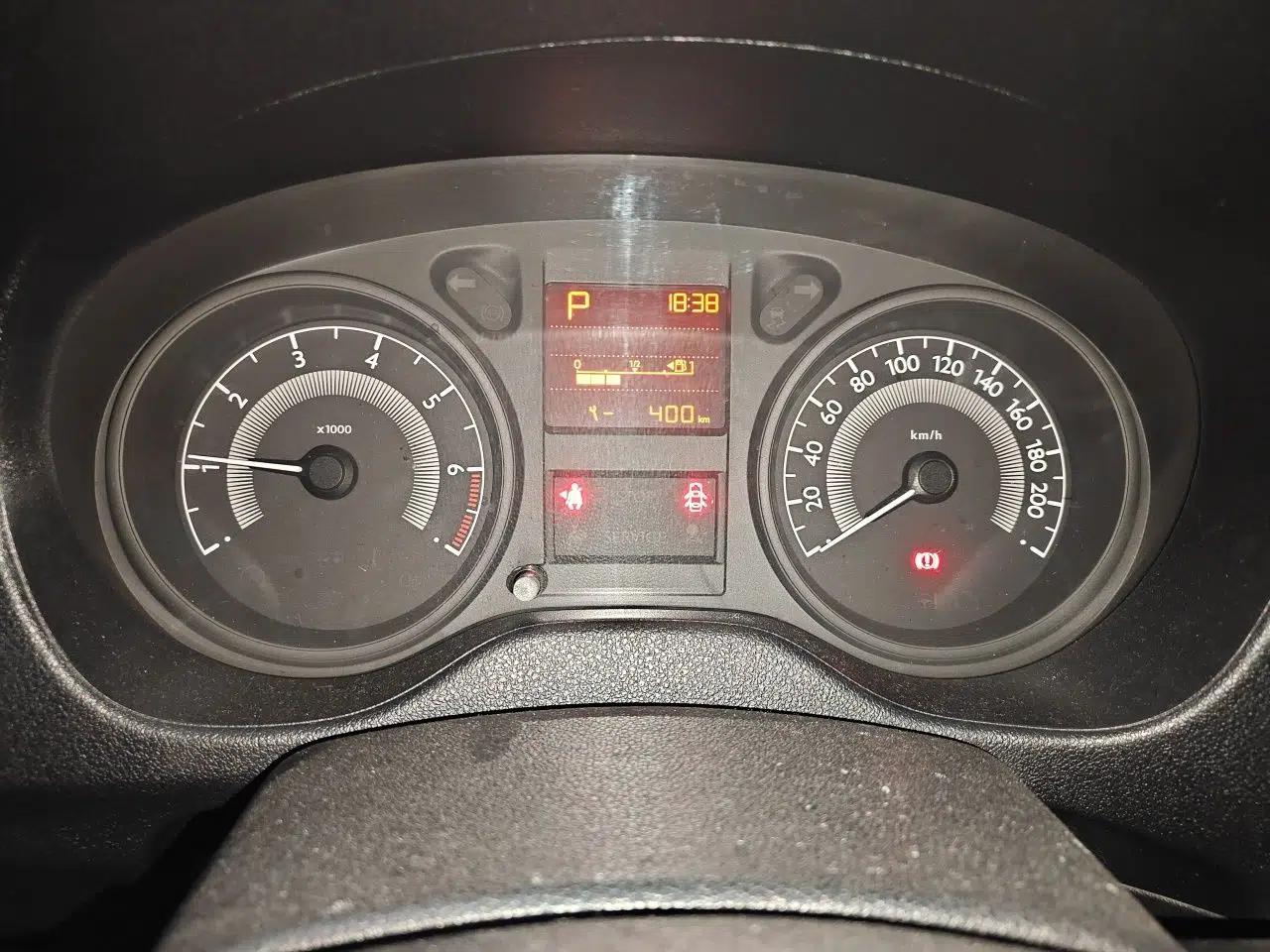 Peugeot 301 2014 1.6L Automatic Comfort Edition — миниатюра 11