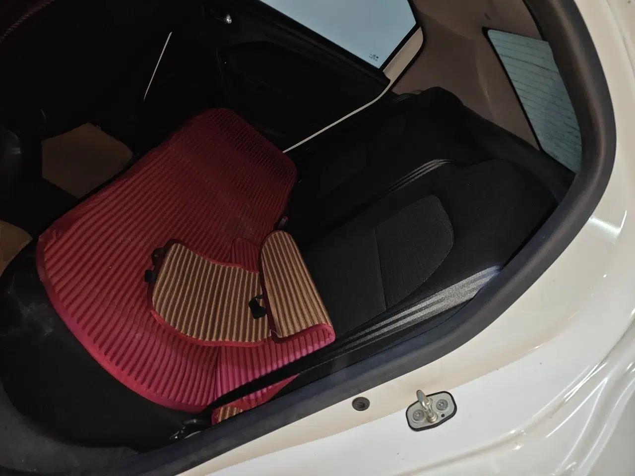 Peugeot 301 2014 1.6L Automatic Comfort Edition — миниатюра 17