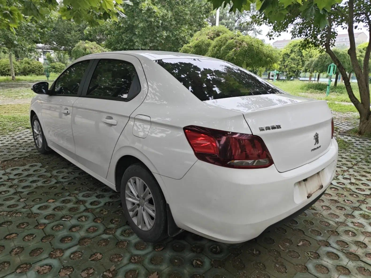 Peugeot 301 2016 1.6L Manual Happiness Edition — миниатюра 4