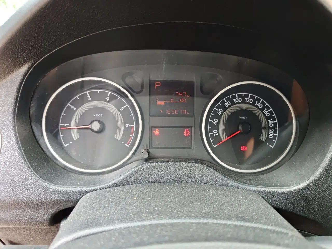 Peugeot 301 2014 1.6L Automatic Luxury Edition — миниатюра 11