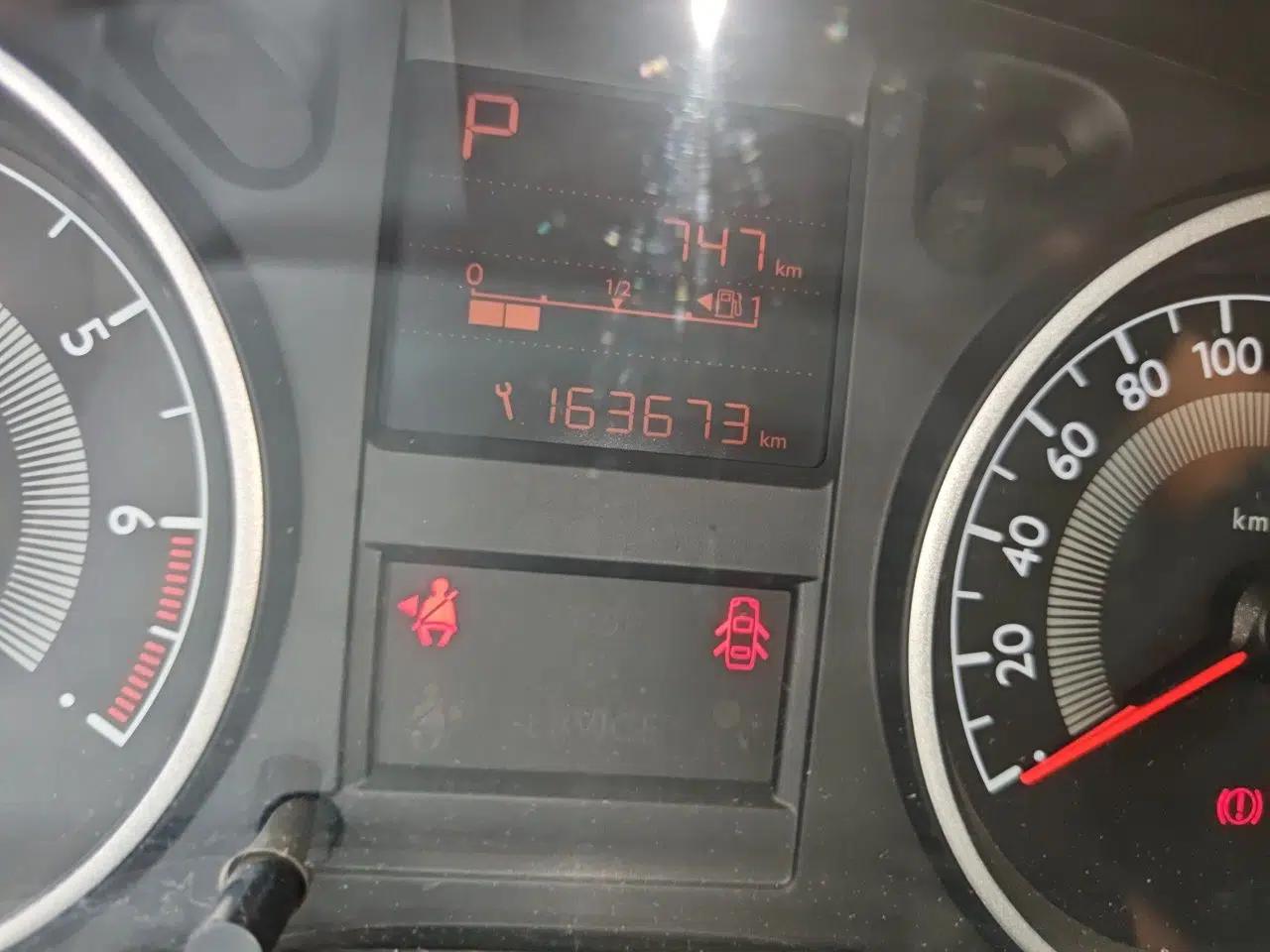 Peugeot 301 2014 1.6L Automatic Luxury Edition — миниатюра 12