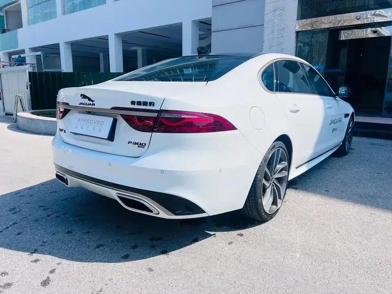 Jaguar XFL 2024 2.0T P300 AWD Flagship Sport Gold Edition — миниатюра 3