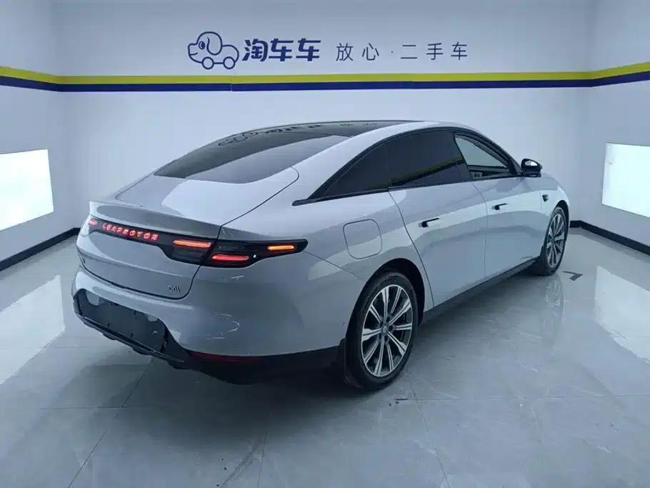 Leapmotor C01 2024 Range Extended 216 Premium Edition — миниатюра 3