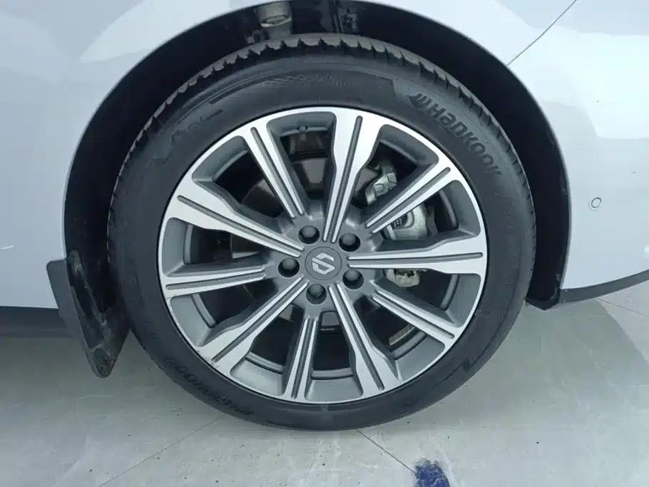 Leapmotor C01 2024 Range Extended 216 Premium Edition — миниатюра 6