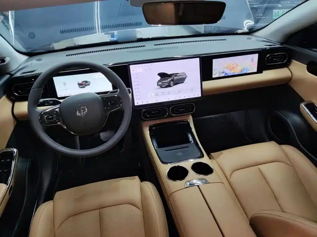 Leapmotor C01 2024 Range Extended 216 Premium Edition — миниатюра 10