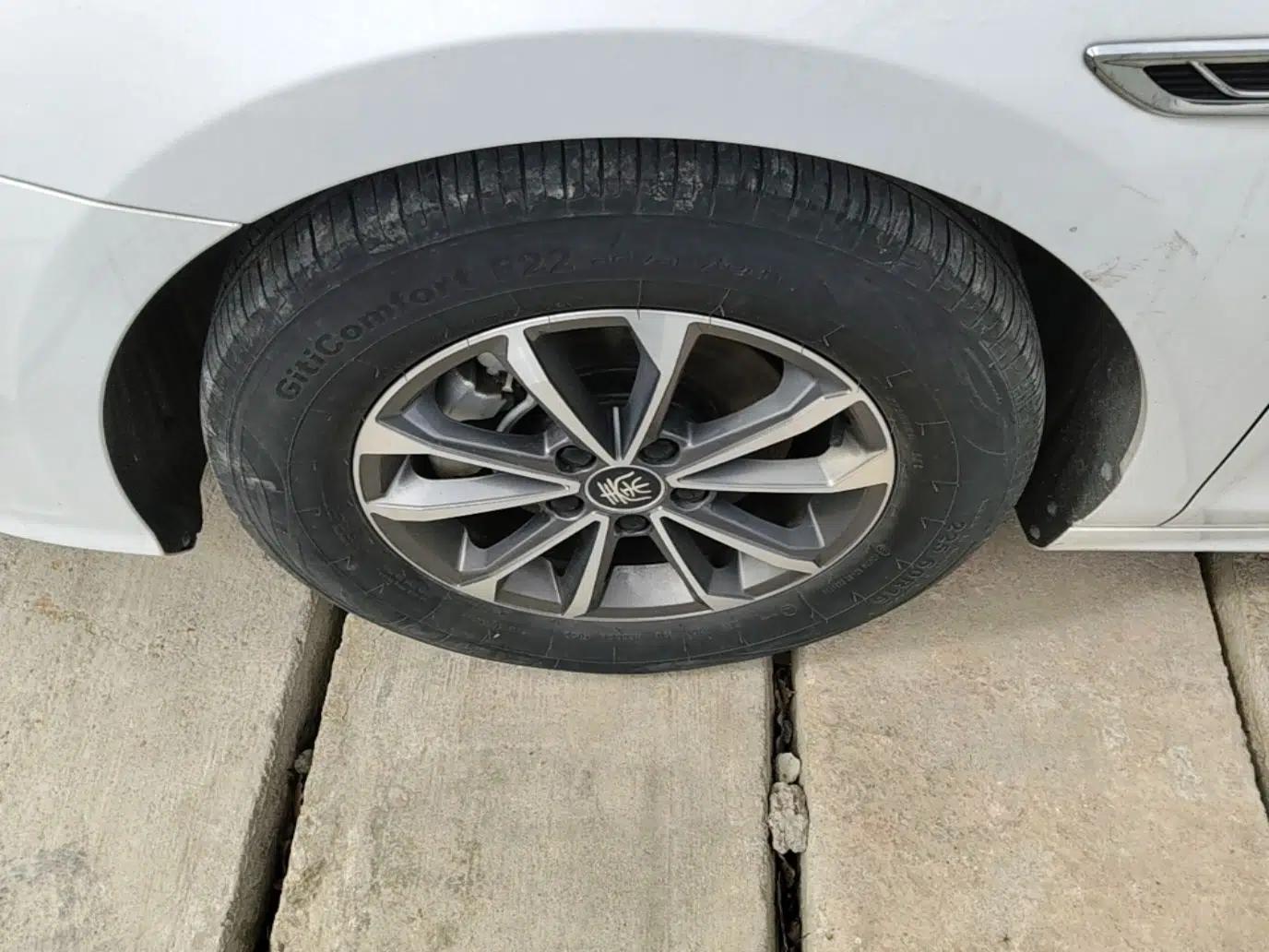 BYD Qin PLUS 2021 DM-i 55KM Prestige Model — миниатюра 10