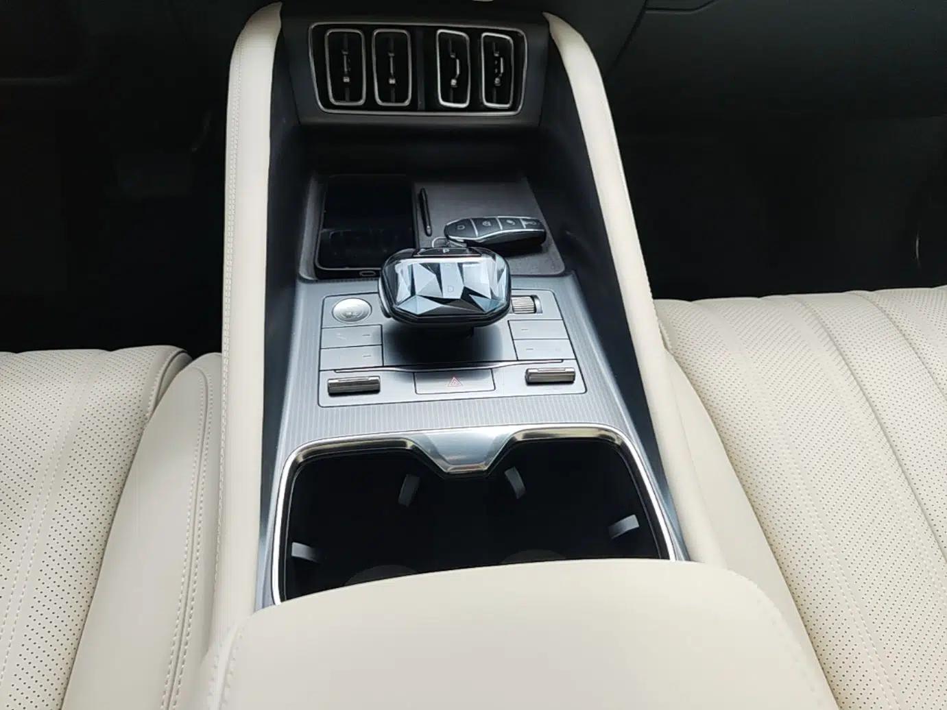 BYD Song L EV 2025 550 km Excellence Version — миниатюра 16
