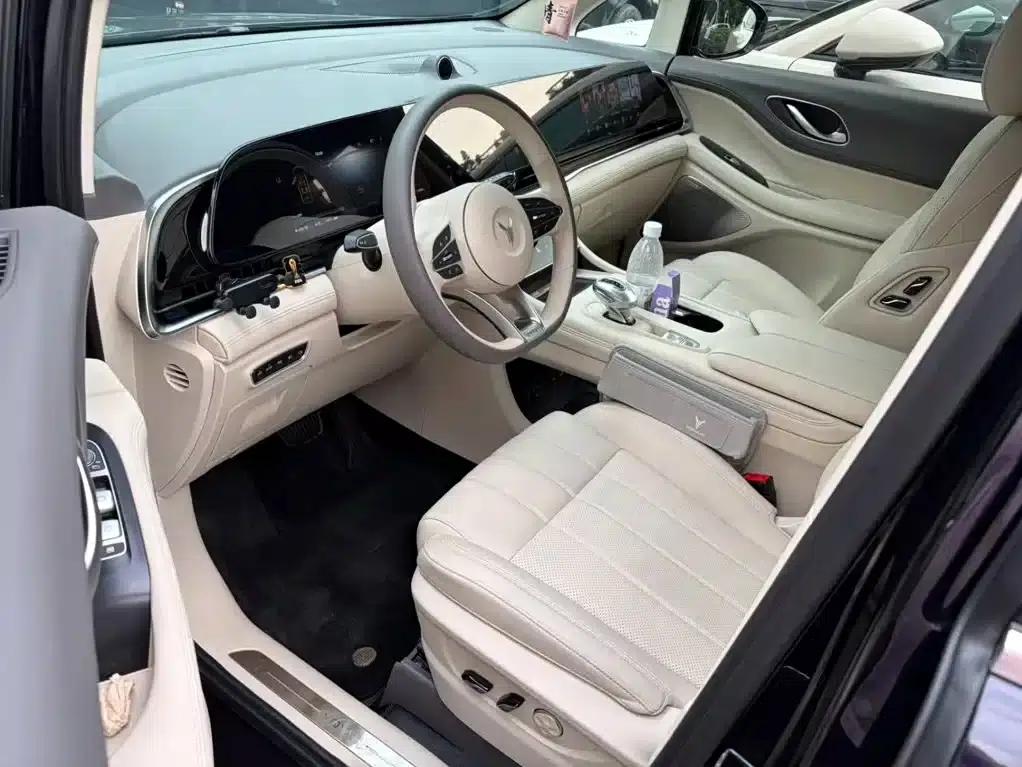 Voyah Dreamer 2024 PHEV Extended Range Premium Edition — миниатюра 1