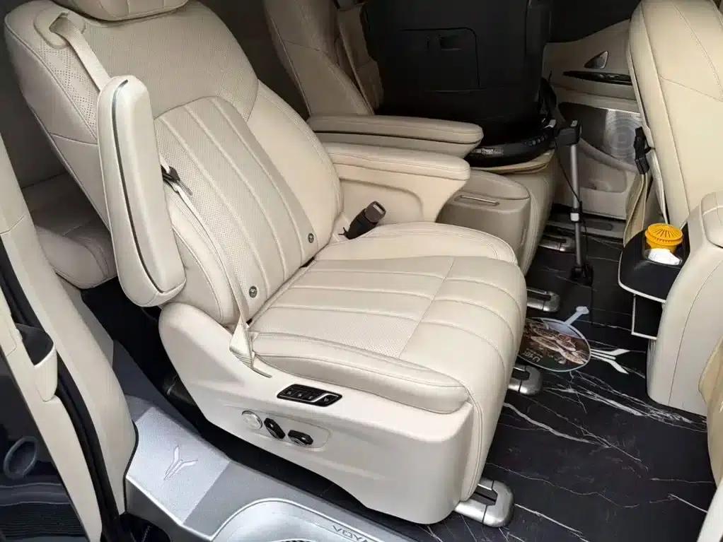 Voyah Dreamer 2024 PHEV Extended Range Premium Edition — миниатюра 5