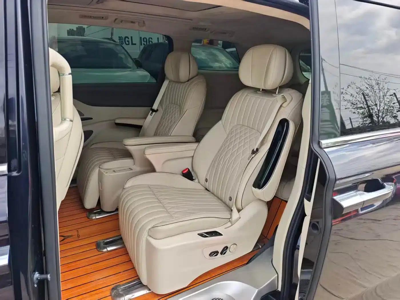 Voyah Dreamer 2024 PHEV Long Range Flagship Edition — миниатюра 6