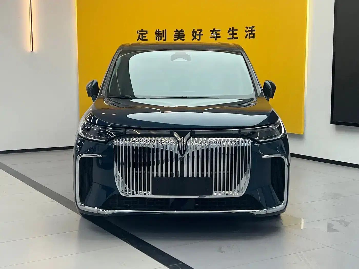Voyah Dreamer 2025 PHEV AWD Flagship Kunpeng Edition — миниатюра 2