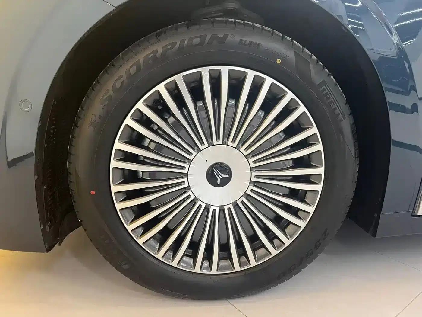 Voyah Dreamer 2025 PHEV AWD Flagship Kunpeng Edition — миниатюра 23