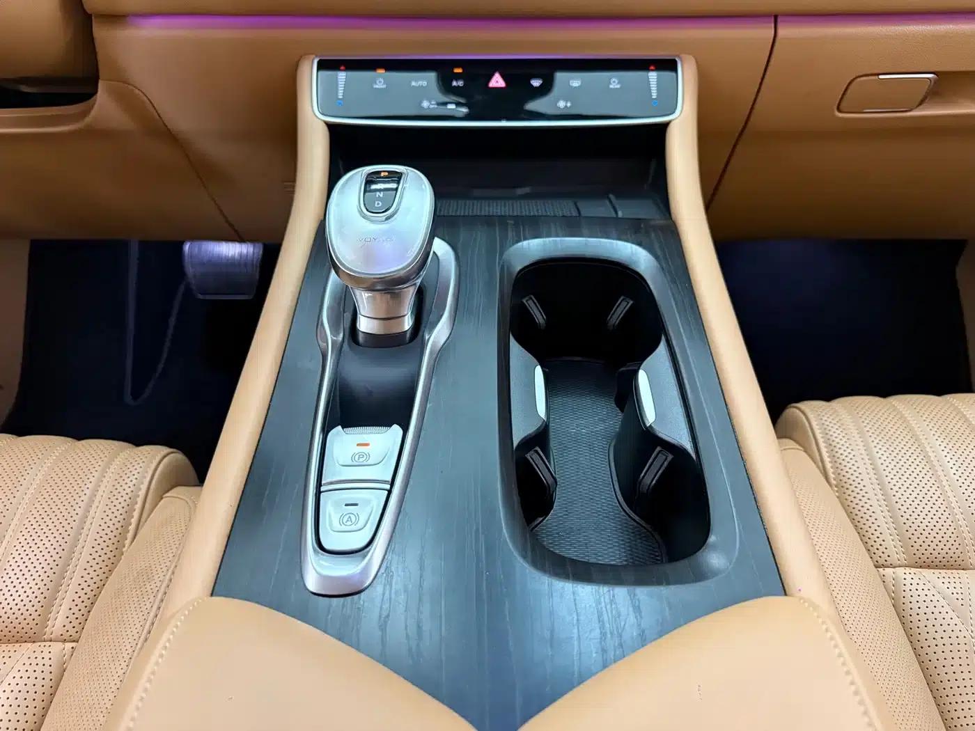 Voyah Dreamer 2024 PHEV Long Range Flagship Edition — миниатюра 16