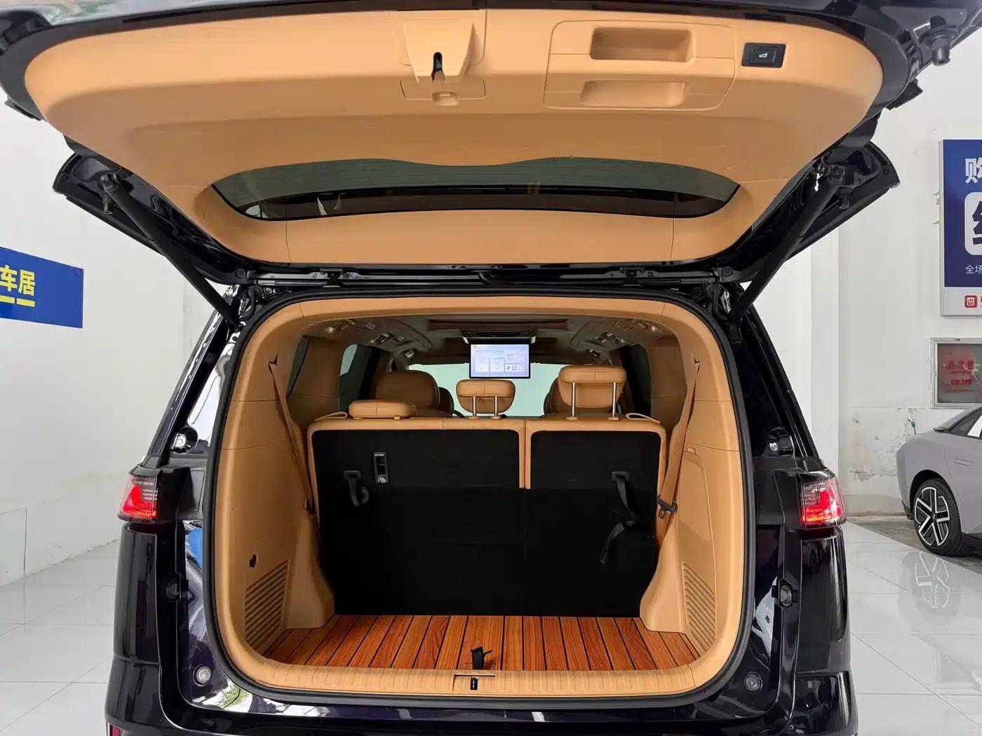 Voyah Dreamer 2024 PHEV Long Range Flagship Edition — миниатюра 20