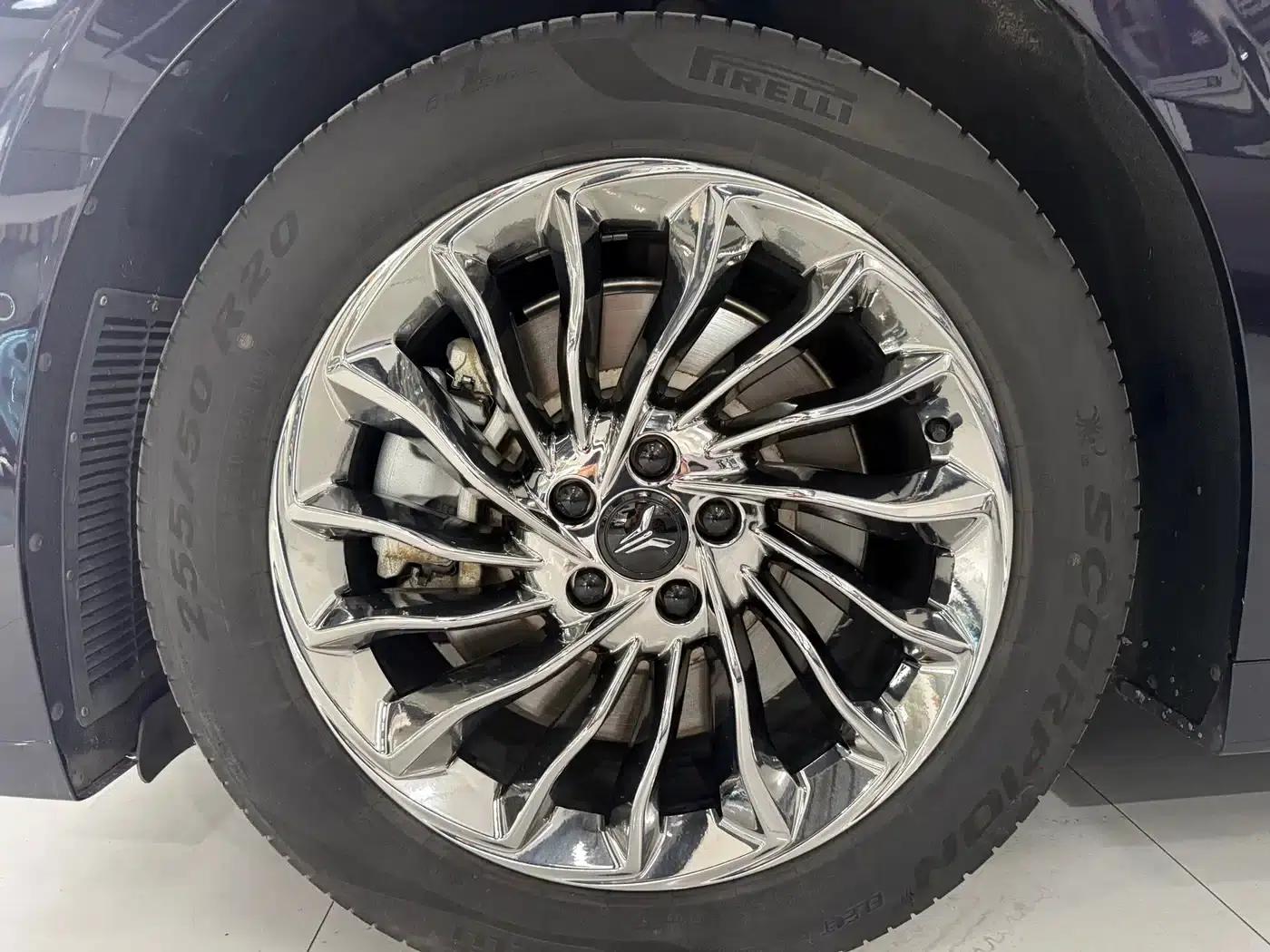 Voyah Dreamer 2024 PHEV Long Range Flagship Edition — миниатюра 21