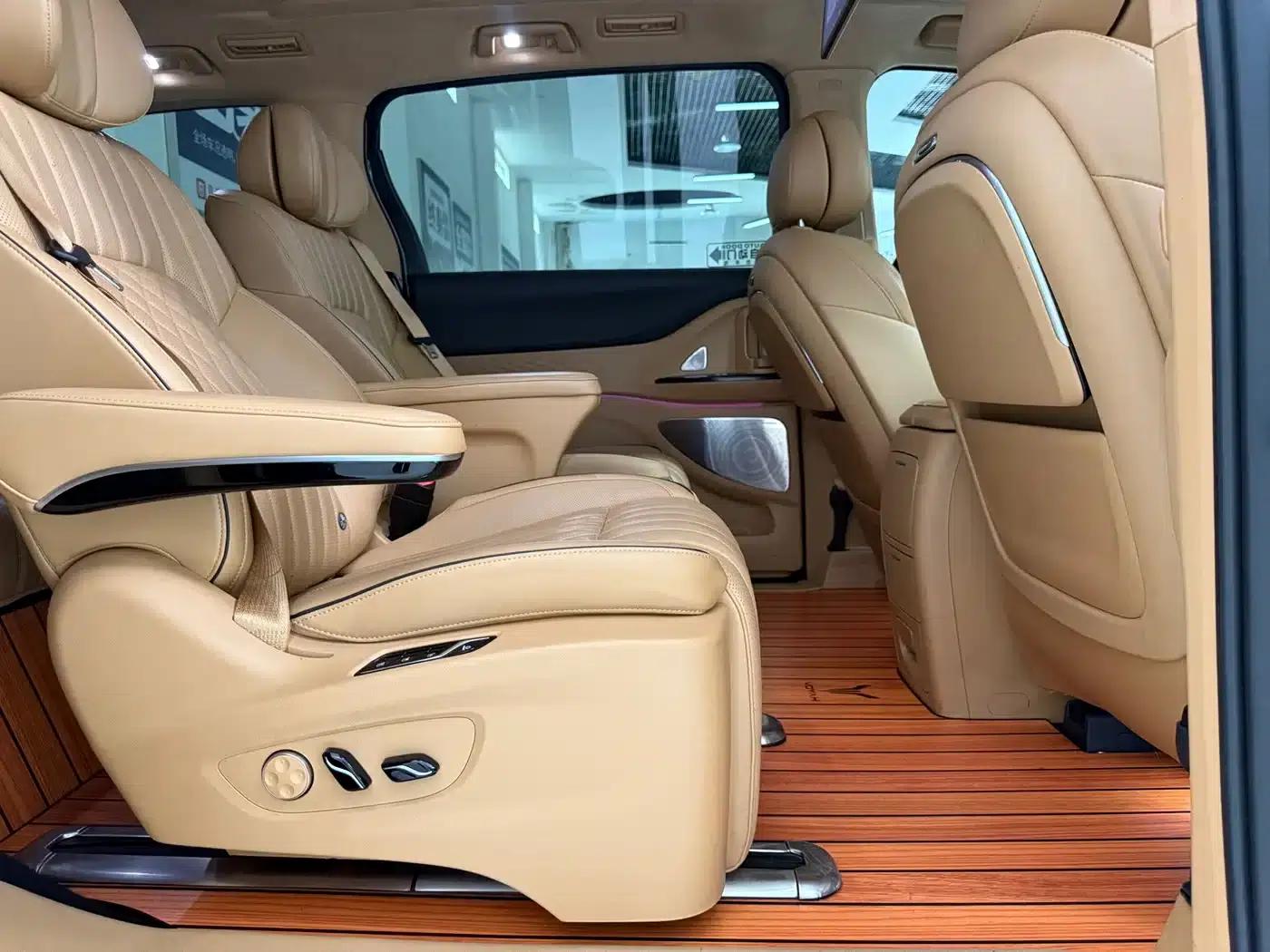 Voyah Dreamer 2024 PHEV Long Range Flagship Edition — миниатюра 9