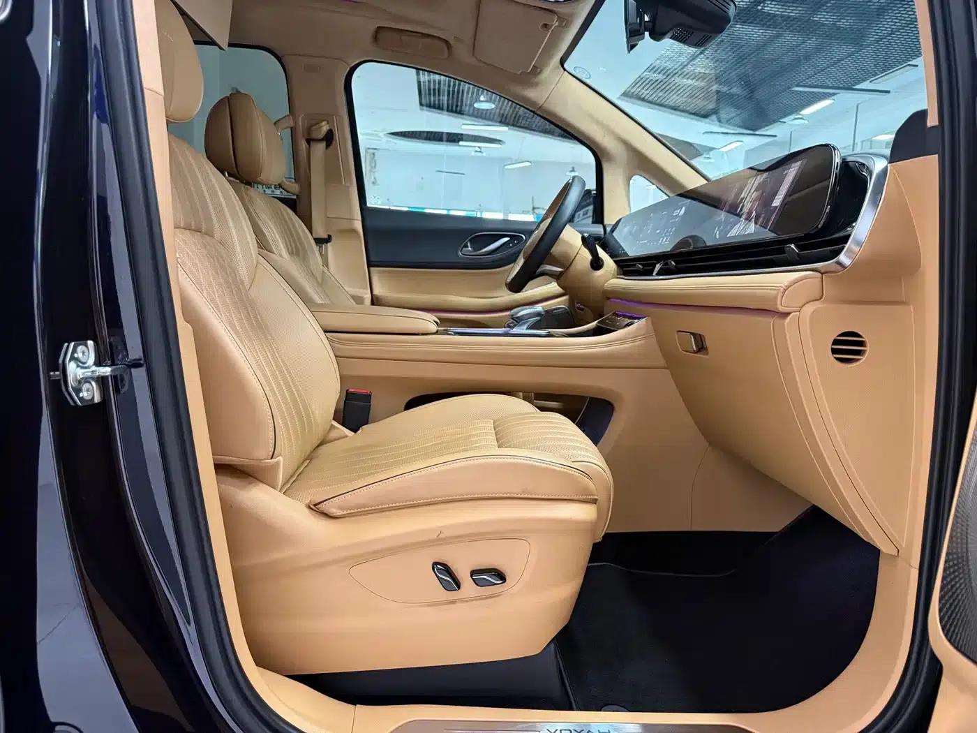 Voyah Dreamer 2024 PHEV Long Range Flagship Edition — миниатюра 10