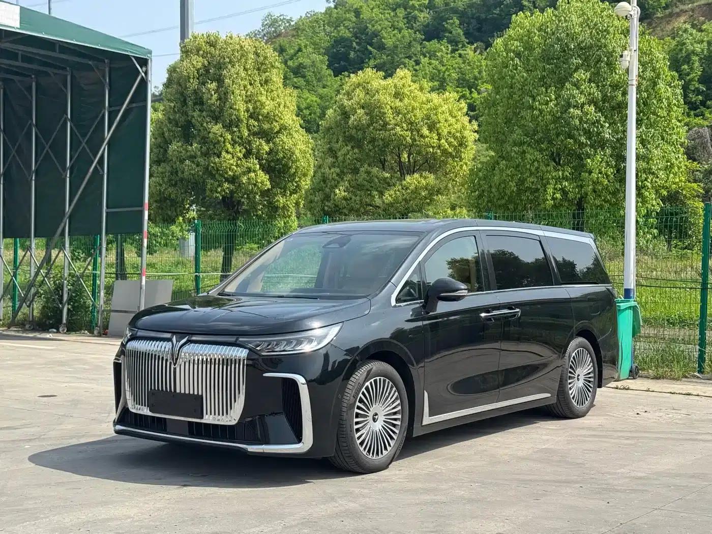 Voyah Dreamer 2025 PHEV AWD Flagship Kunpeng Edition — миниатюра 1