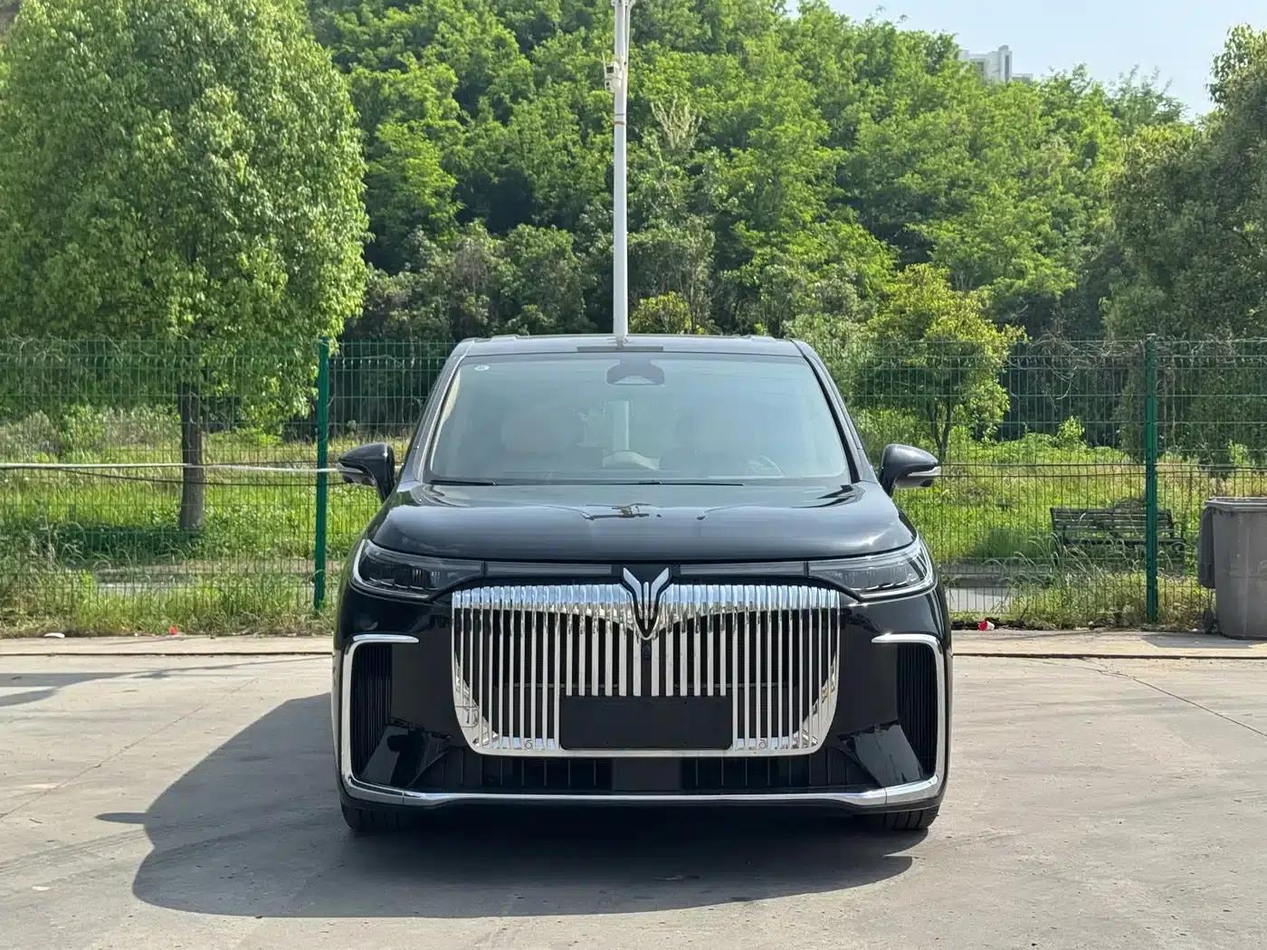 Voyah Dreamer 2025 PHEV AWD Flagship Kunpeng Edition — миниатюра 2