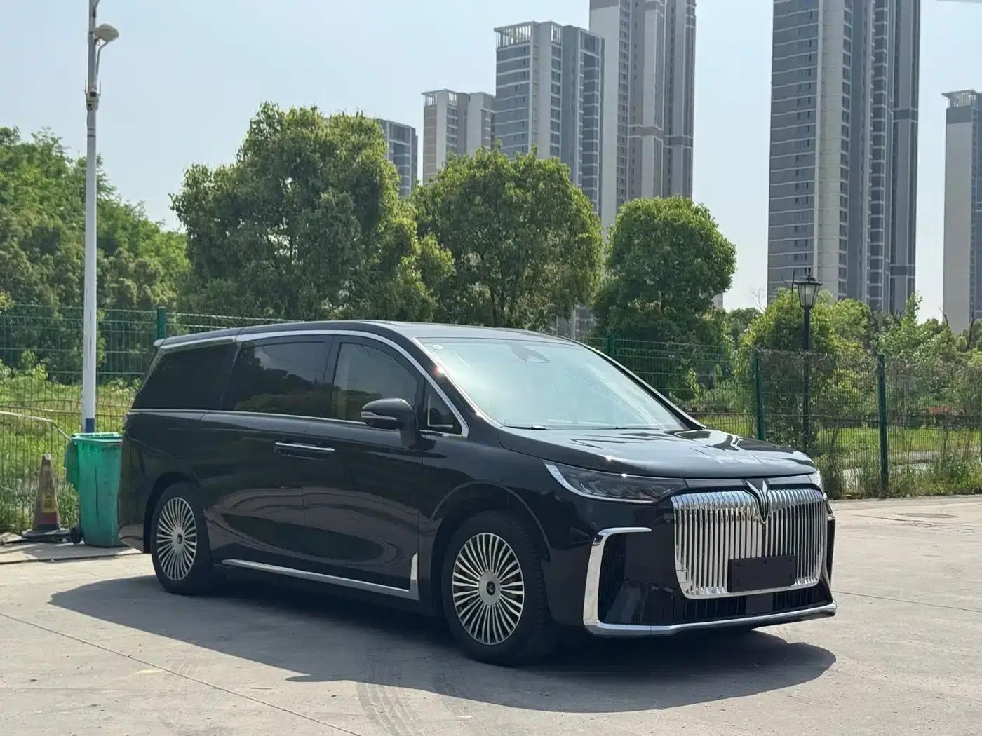 Voyah Dreamer 2025 PHEV AWD Flagship Kunpeng Edition — миниатюра 3