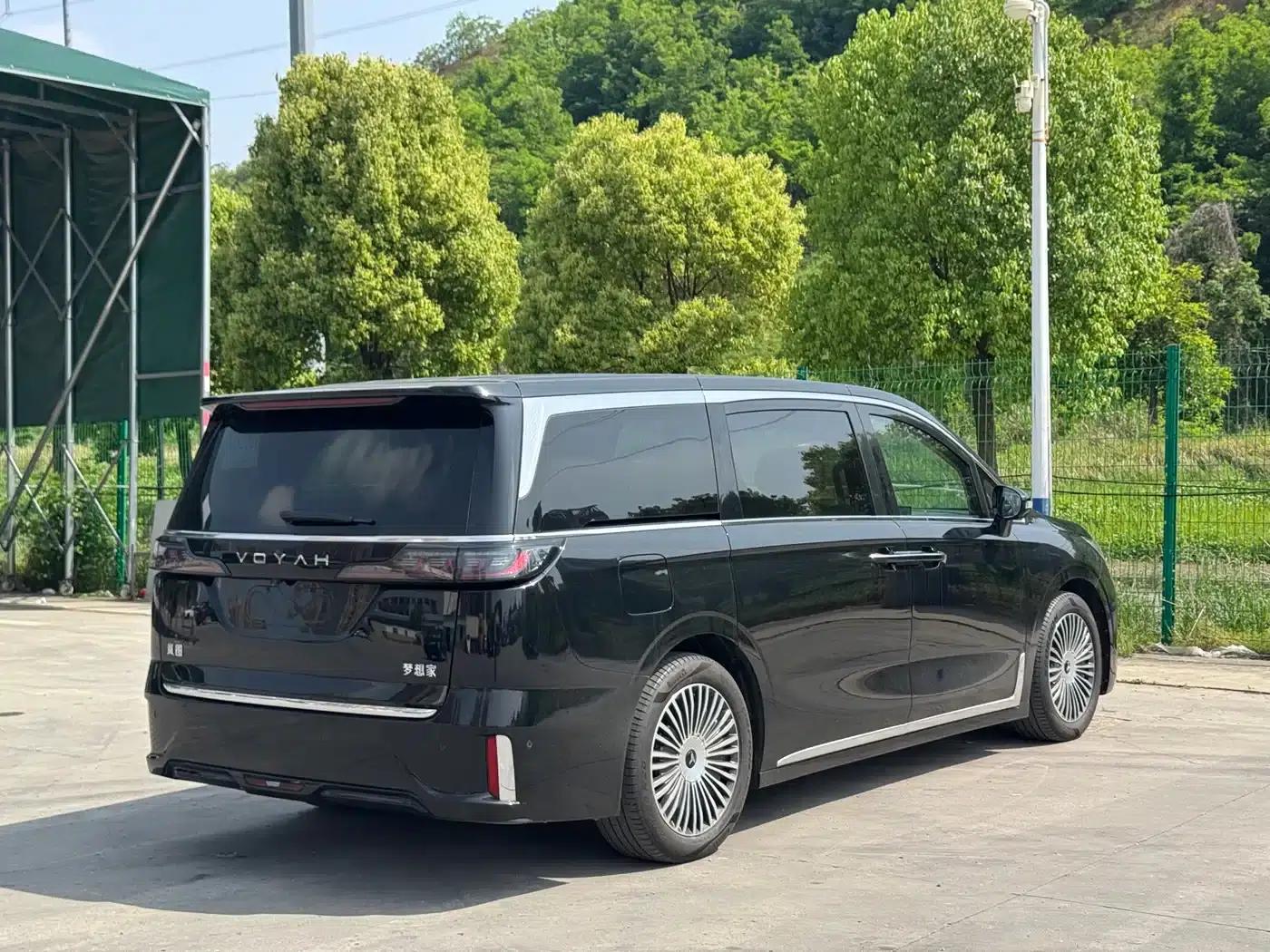 Voyah Dreamer 2025 PHEV AWD Flagship Kunpeng Edition — миниатюра 4