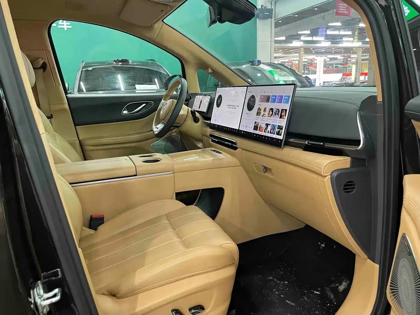 Voyah Dreamer 2025 PHEV AWD Flagship Kunpeng Edition — миниатюра 12