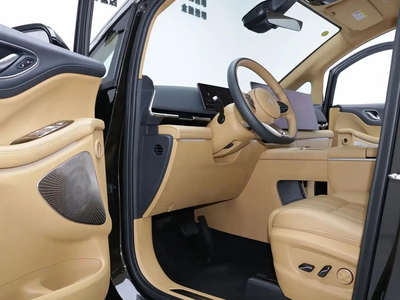 Voyah Dreamer 2025 PHEV AWD Flagship Kunpeng Edition — миниатюра 4