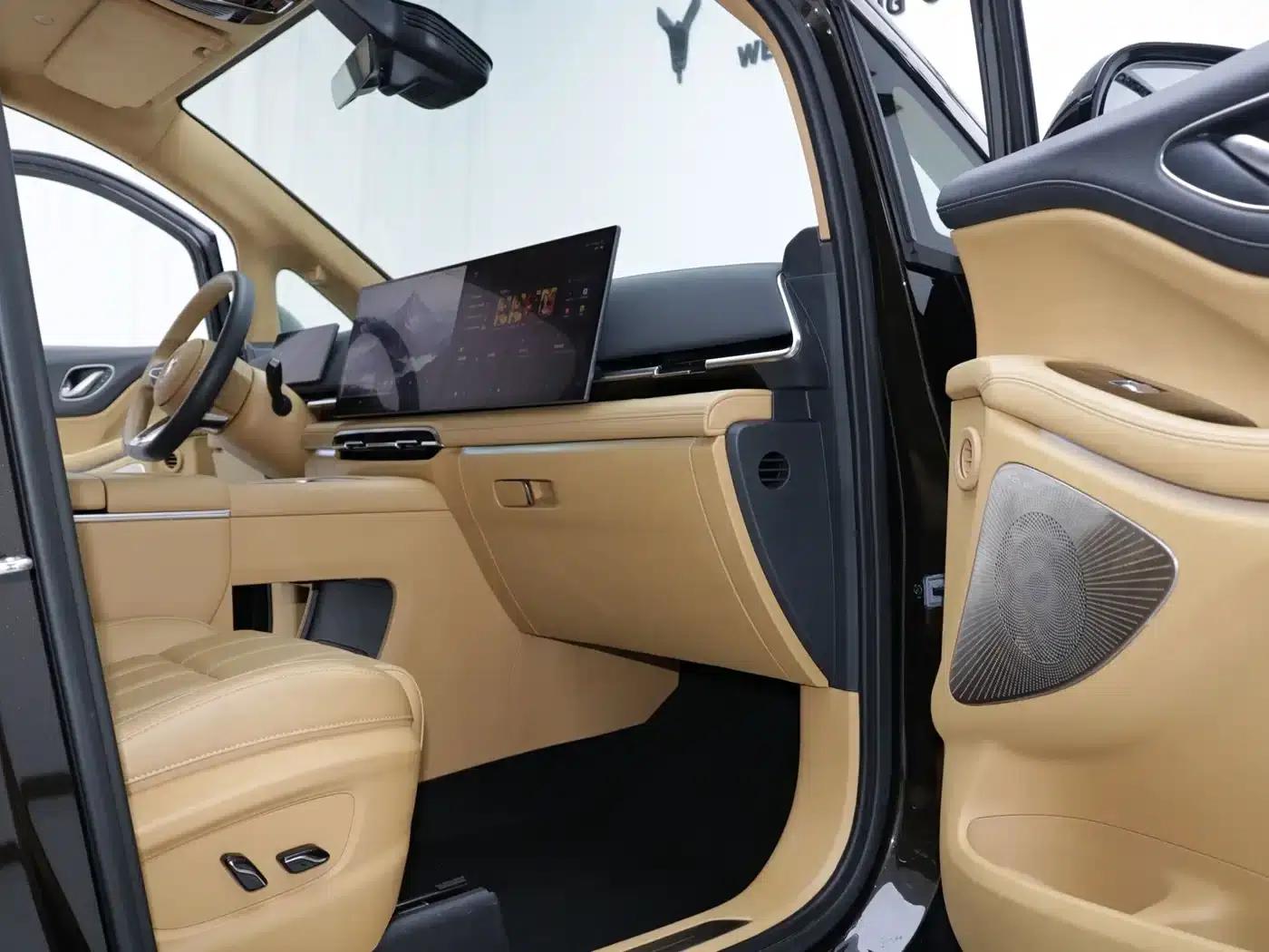 Voyah Dreamer 2025 PHEV AWD Flagship Kunpeng Edition — миниатюра 5