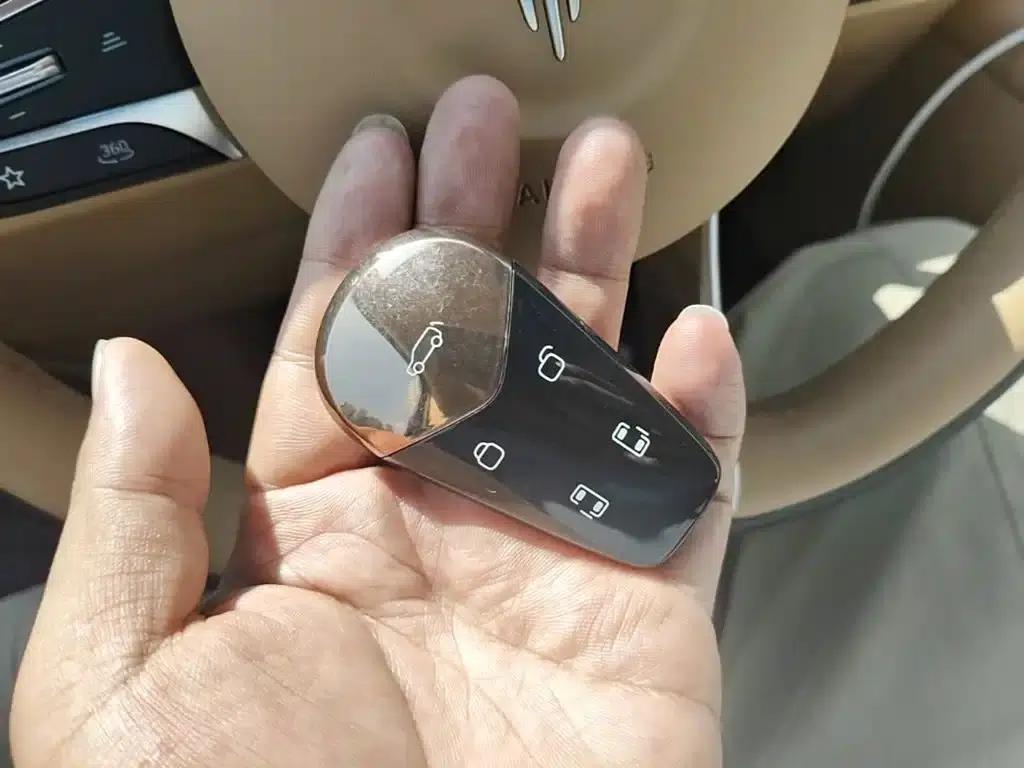 Voyah Dreamer 2025 EV AWD Flagship Kunpeng Edition — миниатюра 9