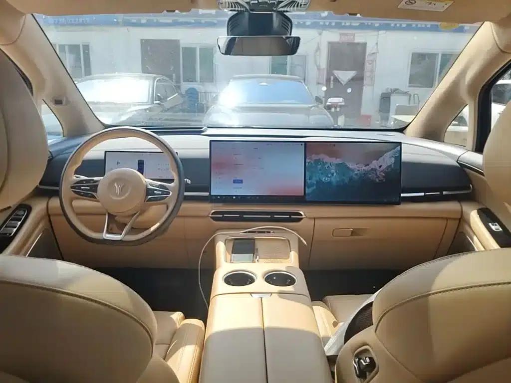 Voyah Dreamer 2025 EV AWD Flagship Kunpeng Edition — миниатюра 10